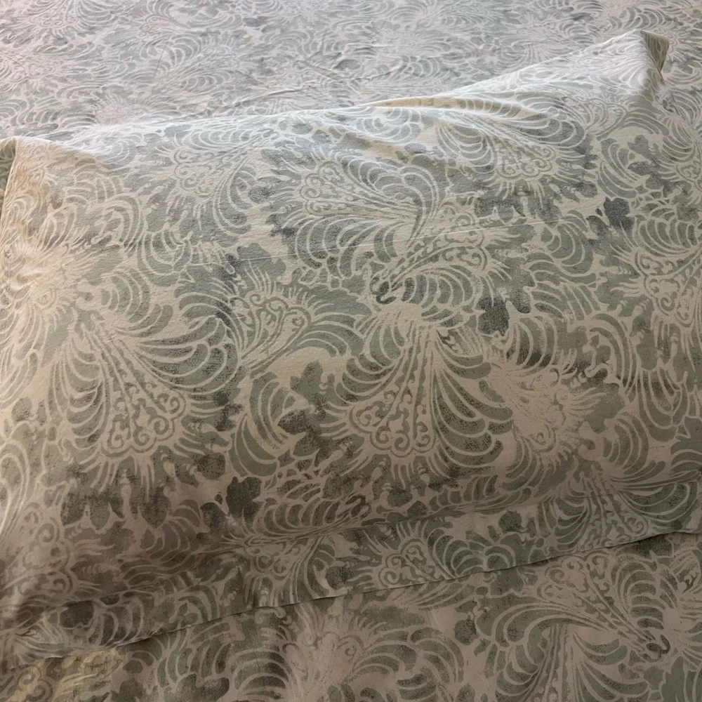 Pottery Barn Queen Duvet with shams